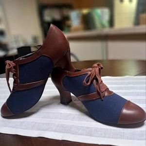 American Duchess (discont'd Royal Vintage) 7.5, navy/brown